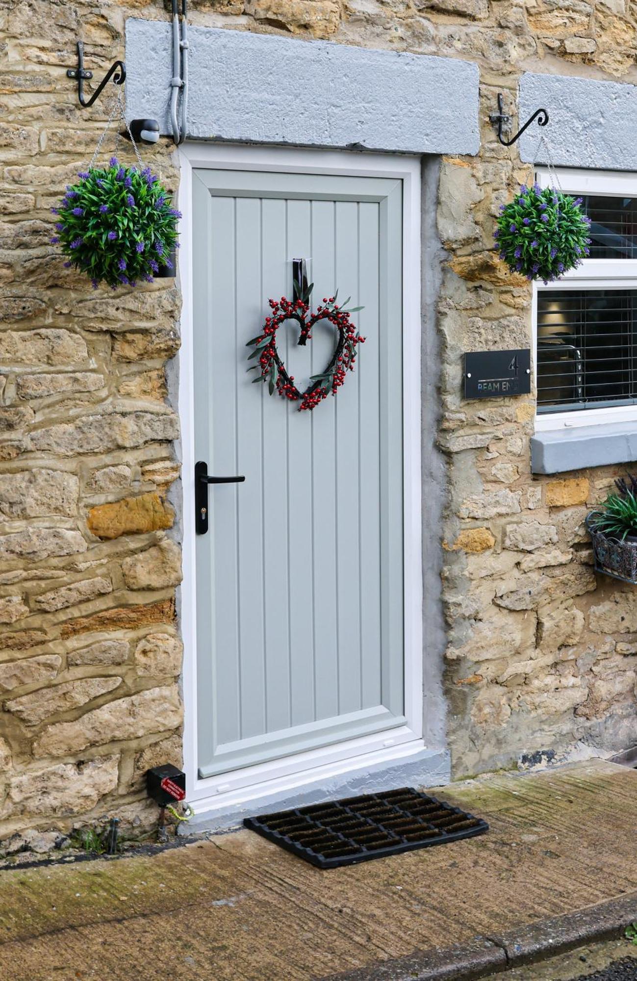 Beam End Snainton - Modern 2-Bedroom Stone Cottage Exterior foto